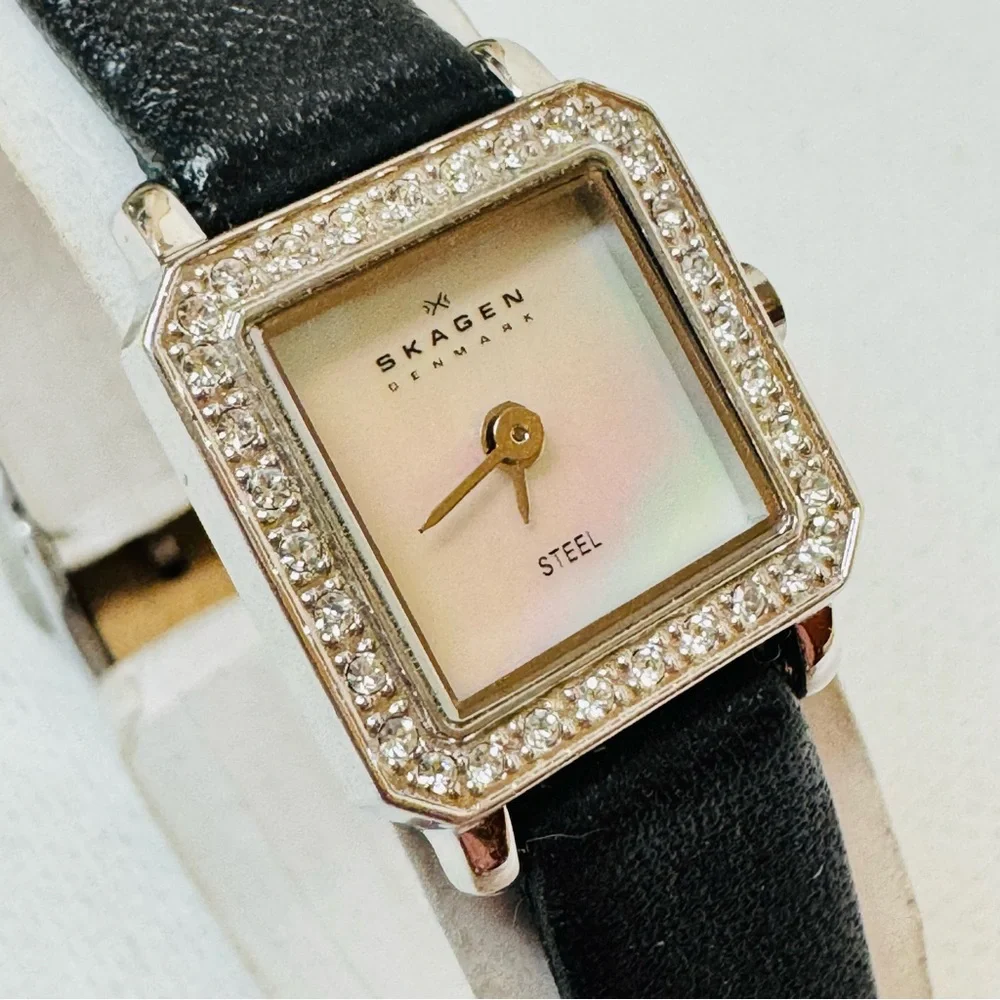 Skagen Tiny Face Women's Square Tank Watch Silver Leather Crystals 466SSLBCR - Picture 2 of 13